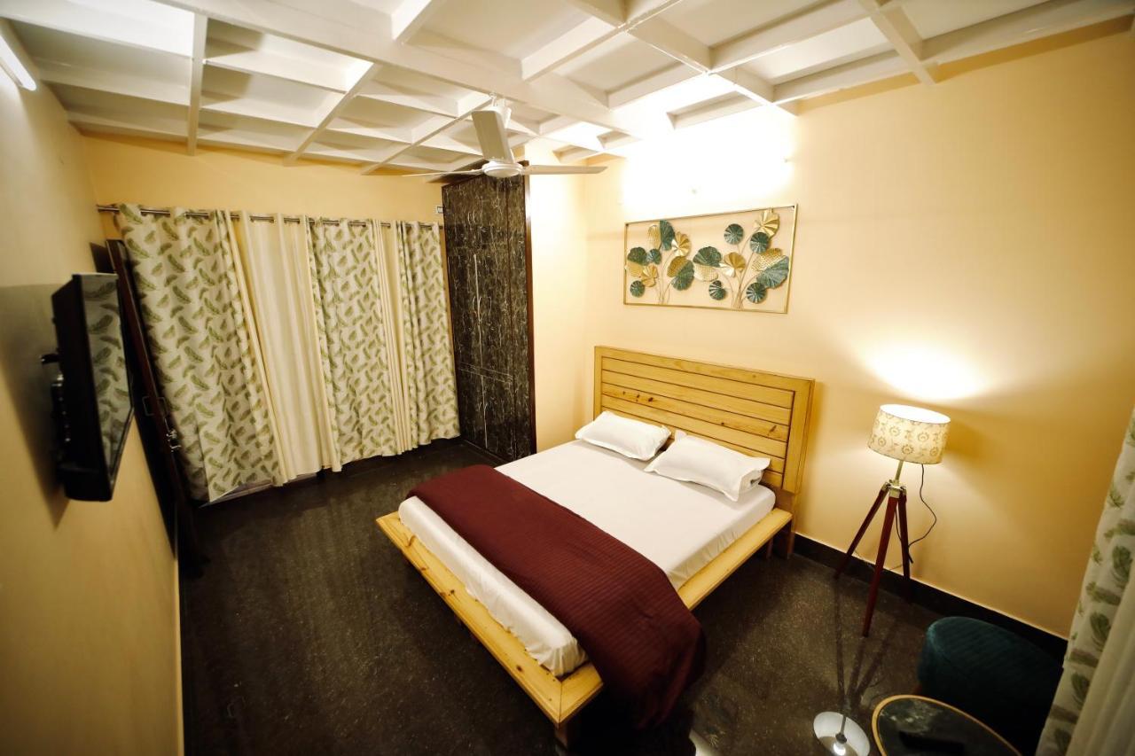 Hotel The Location, A Penthouse Dehradun Zewnętrze zdjęcie