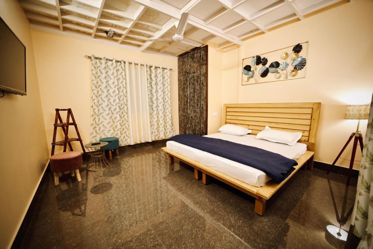 Hotel The Location, A Penthouse Dehradun Zewnętrze zdjęcie
