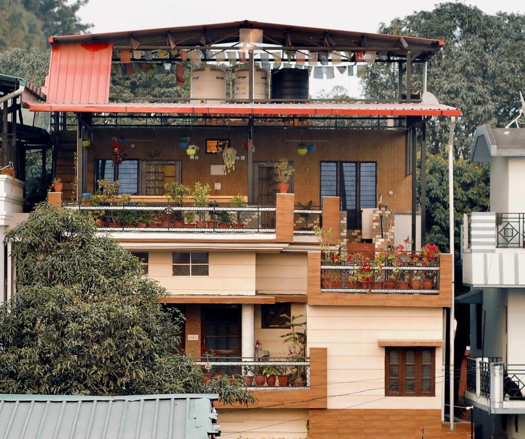 Hotel The Location, A Penthouse Dehradun Zewnętrze zdjęcie